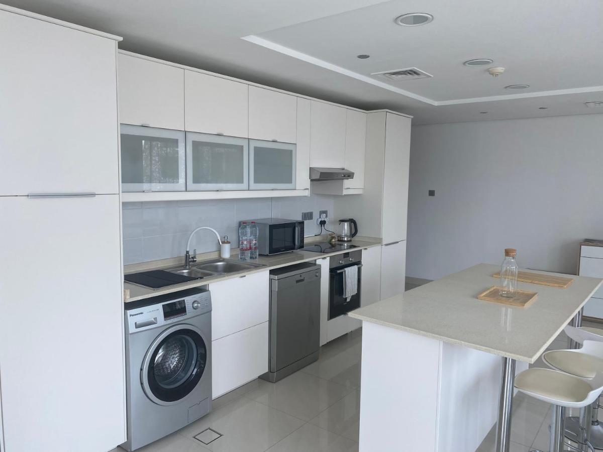One Bedroom Apartment With Pool & Gym Near Marina Dubai Ngoại thất bức ảnh