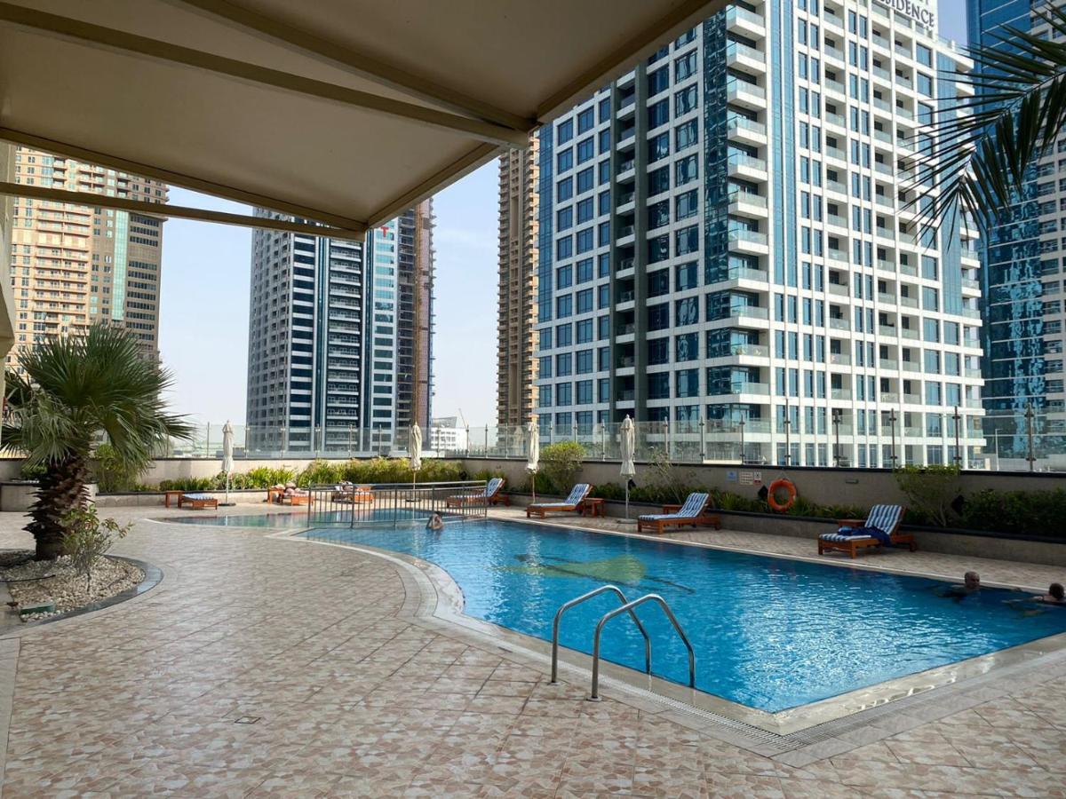 One Bedroom Apartment With Pool & Gym Near Marina Dubai Ngoại thất bức ảnh