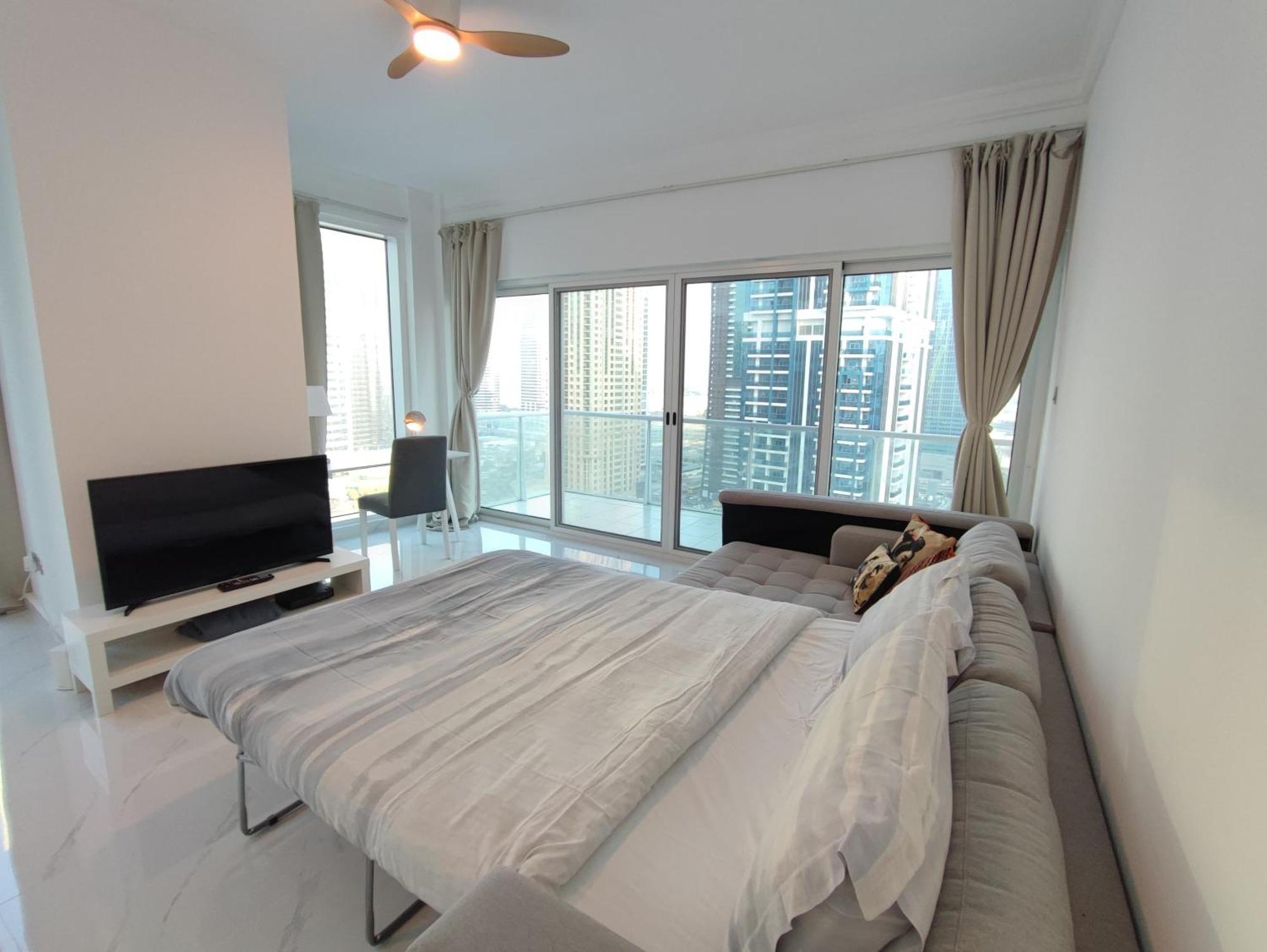 One Bedroom Apartment With Pool & Gym Near Marina Dubai Ngoại thất bức ảnh