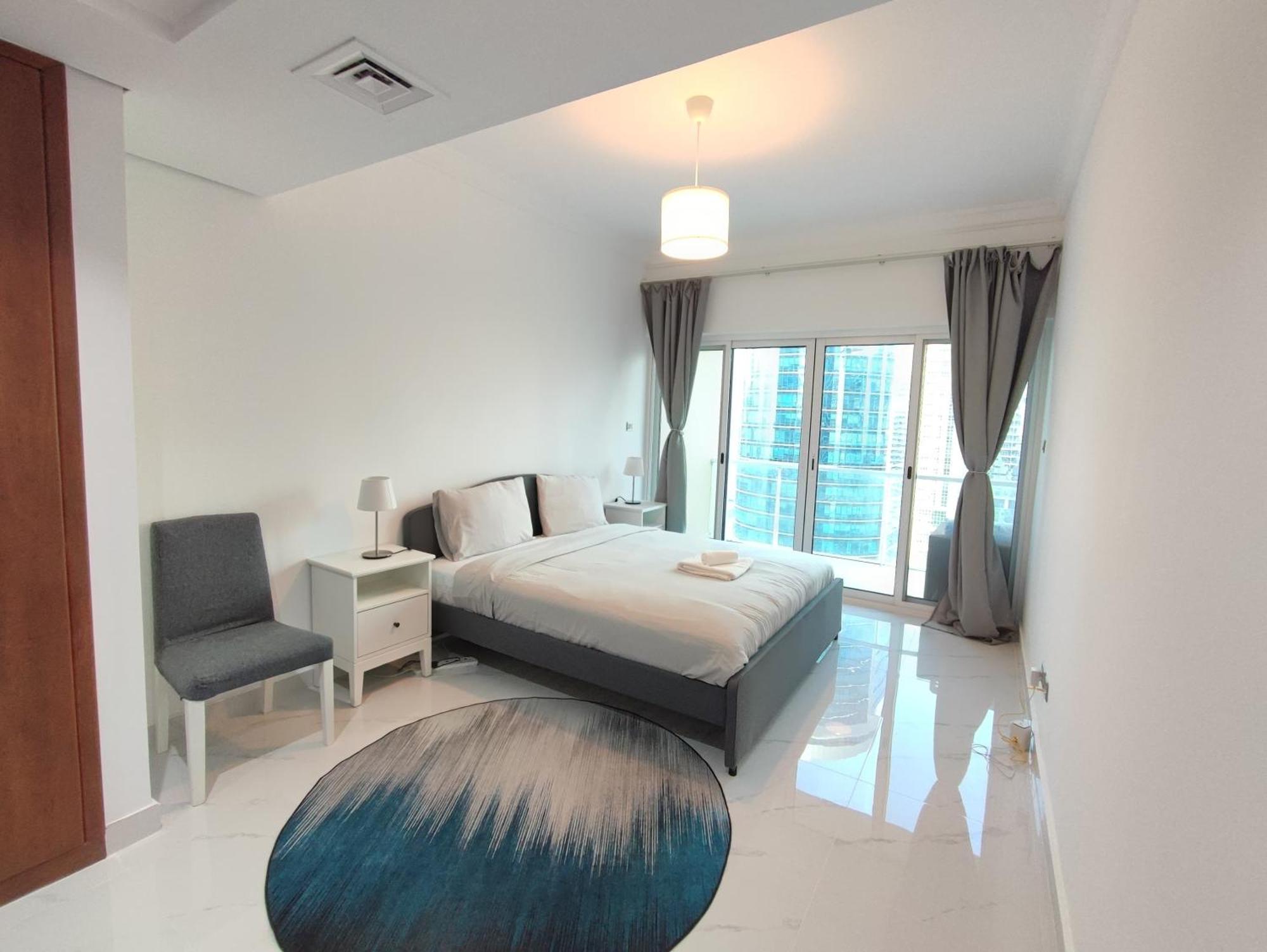One Bedroom Apartment With Pool & Gym Near Marina Dubai Ngoại thất bức ảnh