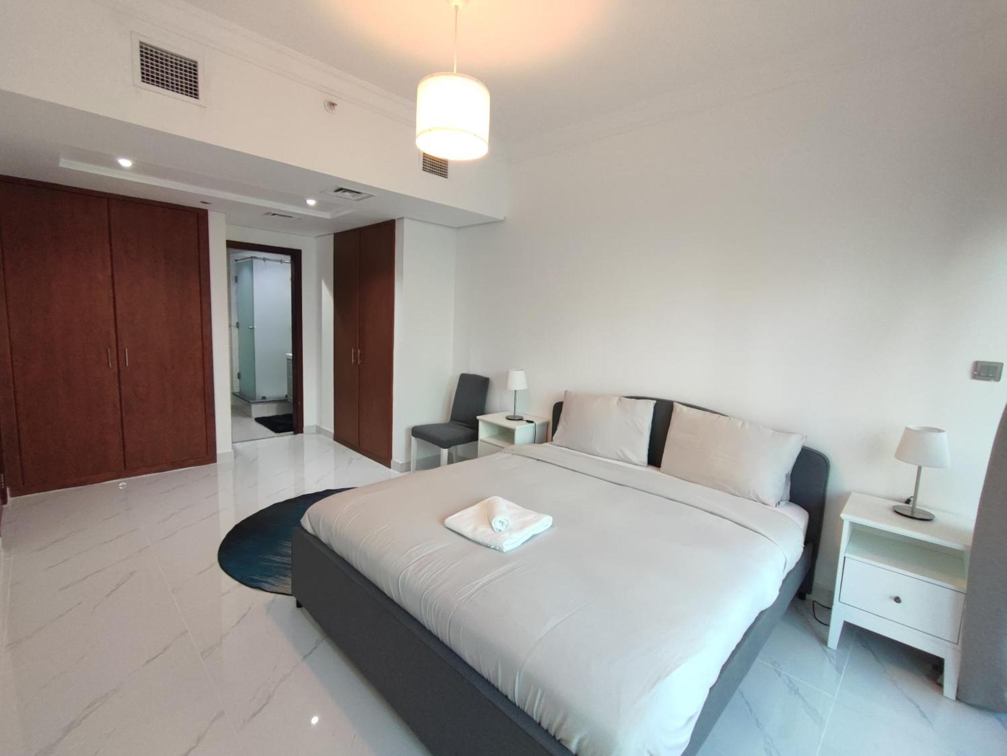 One Bedroom Apartment With Pool & Gym Near Marina Dubai Ngoại thất bức ảnh