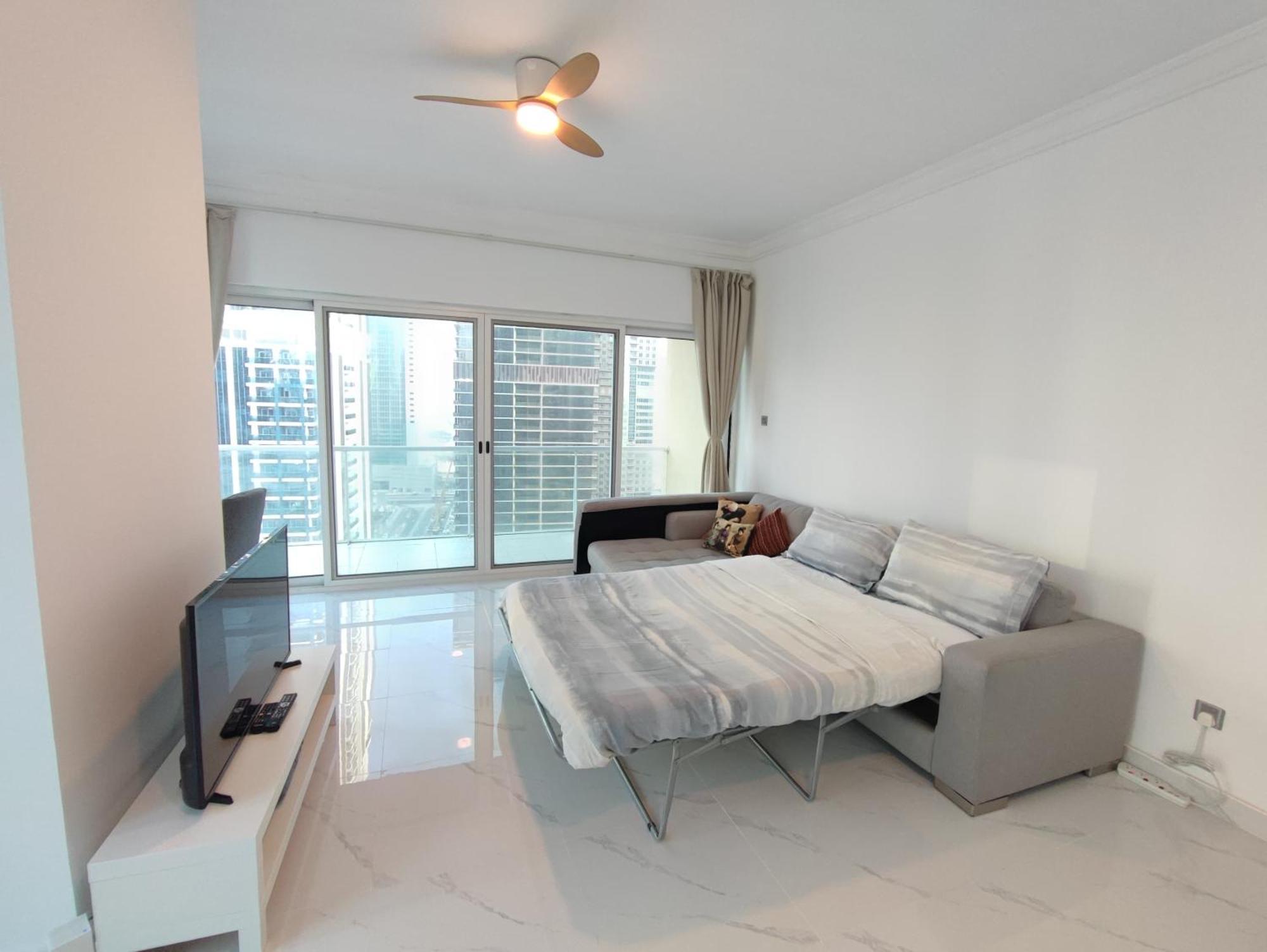 One Bedroom Apartment With Pool & Gym Near Marina Dubai Ngoại thất bức ảnh