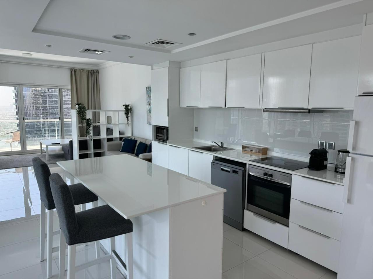 One Bedroom Apartment With Pool & Gym Near Marina Dubai Ngoại thất bức ảnh