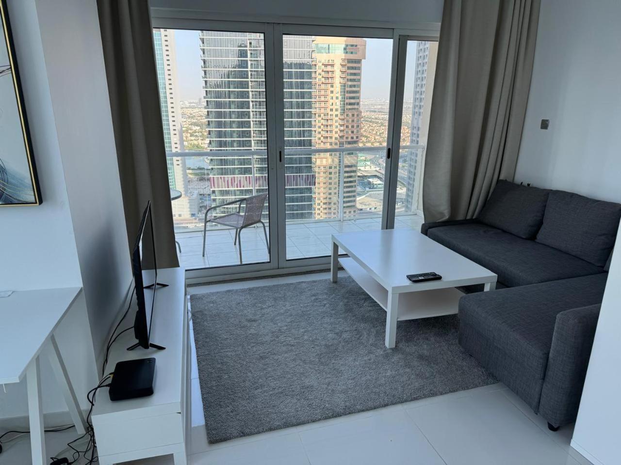 One Bedroom Apartment With Pool & Gym Near Marina Dubai Ngoại thất bức ảnh